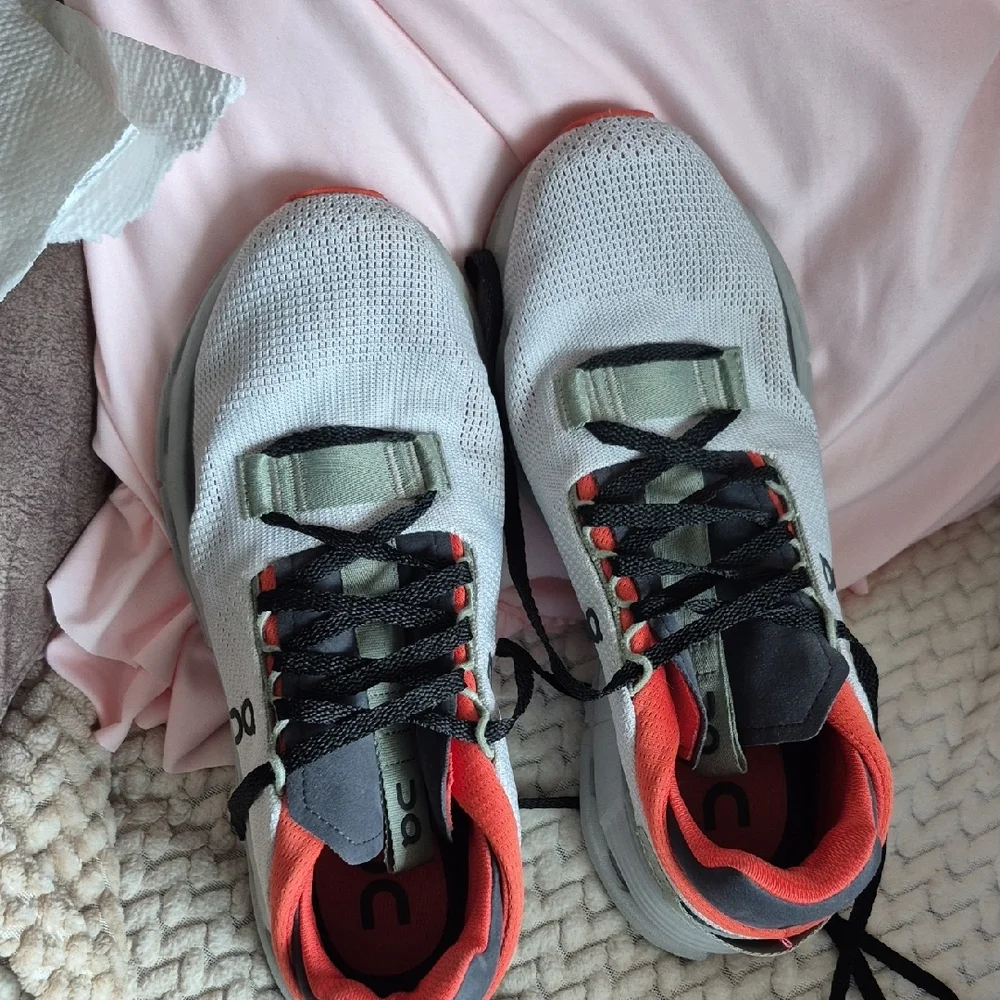 On Running White and Orange Sneakers Modern Design - Picture 3 of 5